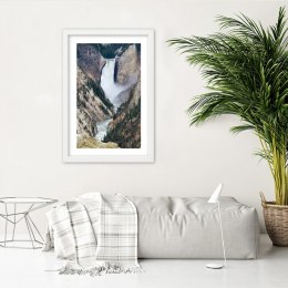 Plakat w białej ramie - Wielki wodospad w górach