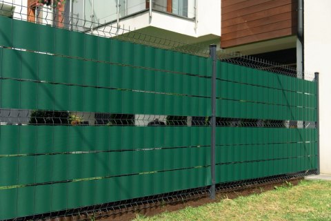Taśma ogrodzeniowa PASKI 6 x 2,55mb CLASSIC 19cm PROTECTO ZIELONA + 12 klipsów GRATIS Taśma ogrodzeniowa PASKI 6 x 2,55mb CLASSIC 19cm PROTECTO ZIELONA + 12 klipsów GRATIS