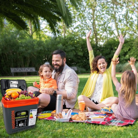 Lodówka turystyczna 20L KAMAI HORIZON, elektryczna 12/230V, kolor antracytowy z czerwonym akcentem Lodówka turystyczna 20L KAMAI HORIZON, elektryczna 12/230V, kolor antracytowy z czerwonym akcentem