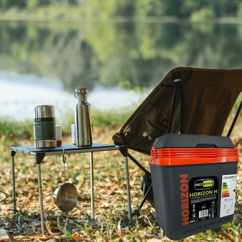 Lodówka turystyczna 20L KAMAI HORIZON, elektryczna 12/230V, kolor antracytowy z czerwonym akcentem Lodówka turystyczna 20L KAMAI HORIZON, elektryczna 12/230V, kolor antracytowy z czerwonym akcentem