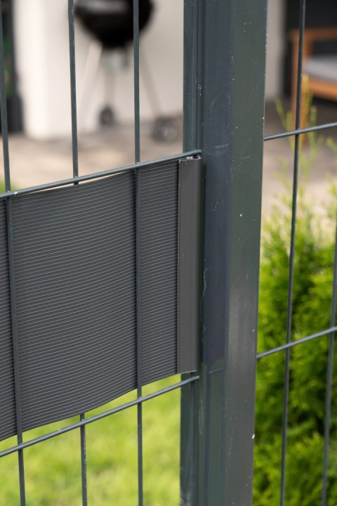 Taśma ogrodzeniowa PASKI 6 x 2,55mb CLASSIC 19cm PROTECTO GRAFIT + 12 klipsów GRATIS Taśma ogrodzeniowa PASKI 6 x 2,55mb CLASSIC 19cm PROTECTO GRAFIT + 12 klipsów GRATIS