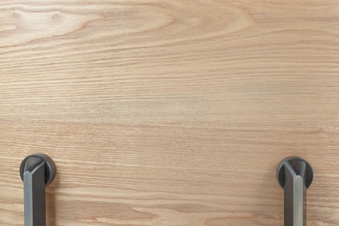 FOTEL LOUNGE, Z PODNÓŻKIEM, DREWNO JESIONOWE, CZARNA SKÓRA NATURALNA