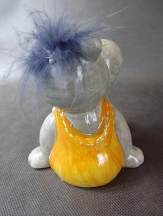 Ceramiczna stojąca hipopotamka z siwą czuprynką 17x15 cm