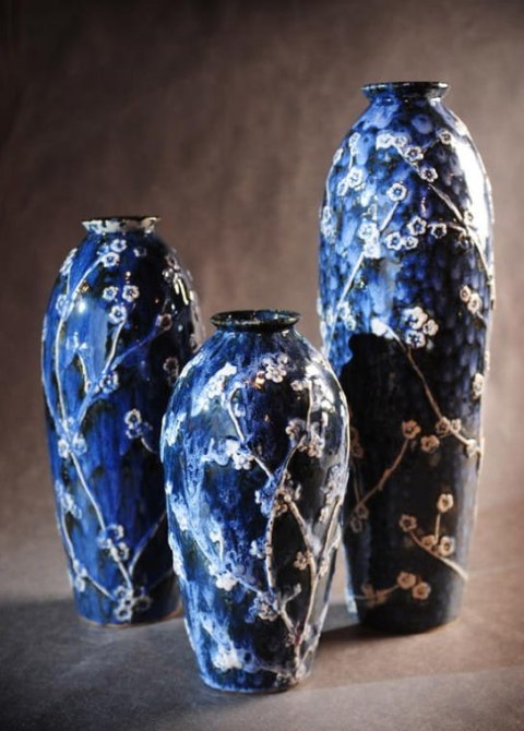 Niebieski Wazon Ceramiczny z Motywem Ukwieconych Gałęzi - Rozmiar Średni