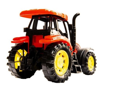 Traktor z przyczepą