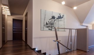 Obraz - Upadająca kobieta z wózkiem na zakupy (Banksy)