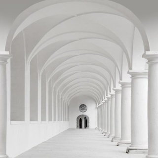 Fototapeta - Biały Korytarz Filary 3D